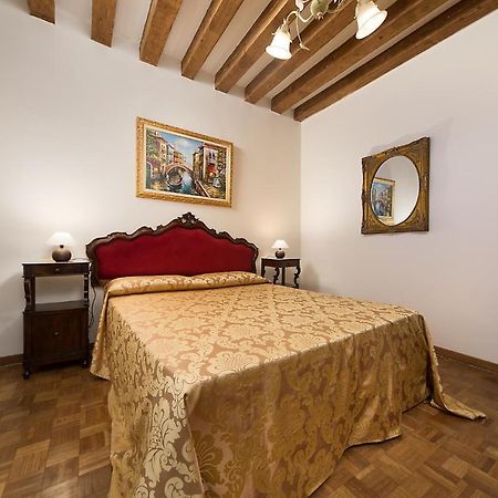 At 2 Minutes From San Marco Square Apartment Venesia Bagian luar foto